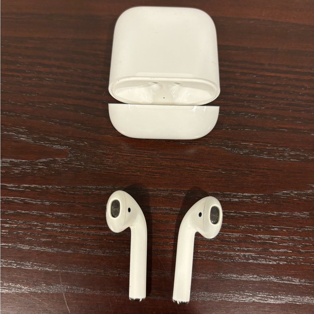 Apple AirPods 2nd Generation